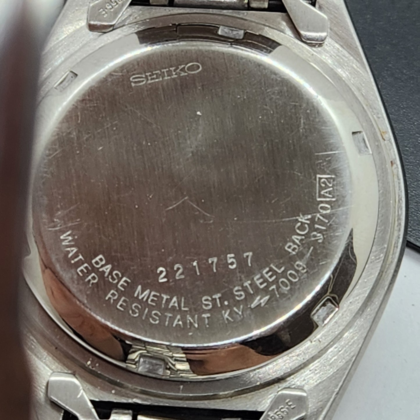 Vintage 1982 Original Seiko 5 Automatic 7009-3170 Black Face 17 Jewels Day-Date Japanese Men's Wrist Watch EG73