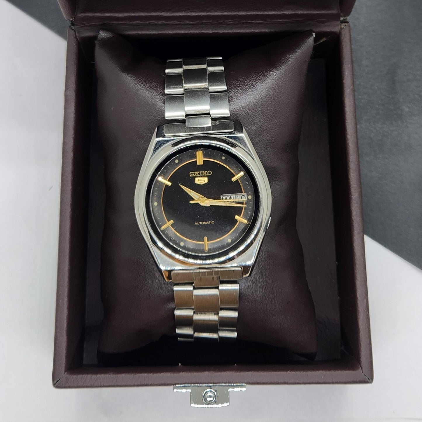 Vintage 1982 Original Seiko 5 Automatic 7009-3170 Black Face 17 Jewels Day-Date Japanese Men's Wrist Watch EG73