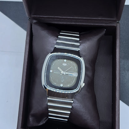 Vintage 1981 Original Seiko 5 Automatic 7009-5150 Gray Face 17 Jewels Day-Date Japanese Men's Wrist Watch EG70
