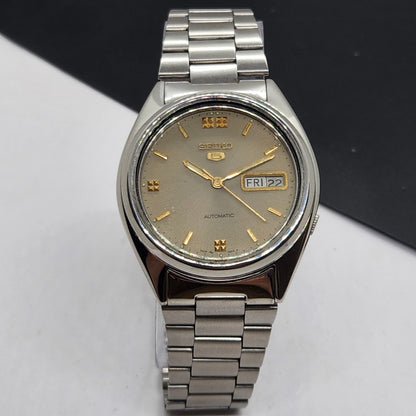 Vintage 1982 Original Seiko 5 Automatic 7009-3040 Grey Face 17 Jewels Day-Date Japanese Men's Wrist Watch EG75