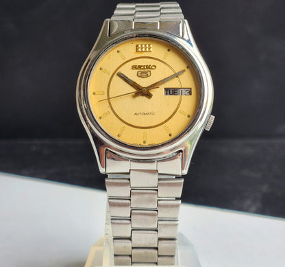 Vintage 1980 Original Seiko 5 Automatic 7009-3101 Golden Face 17 Jewels Day-Date Japanese Men's Wrist Watch EG76