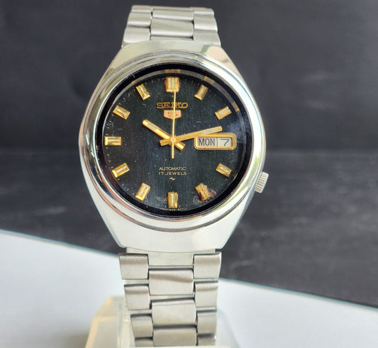 Vintage 1985 Original Seiko 5 Automatic 7009-8330 Black Face 17 Jewels Day-Date Japanese Men's Wrist Watch EG77