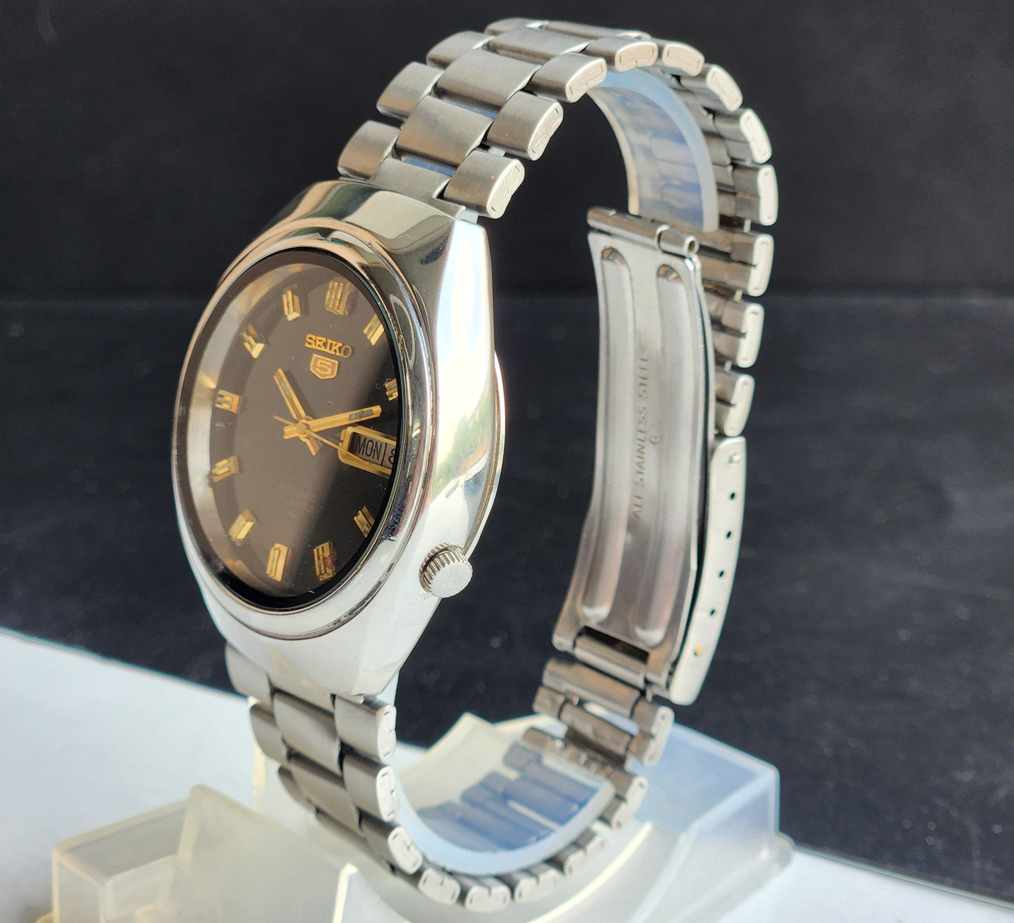 Vintage 1985 Original Seiko 5 Automatic 7009-8330 Black Face 17 Jewels Day-Date Japanese Men's Wrist Watch EG77