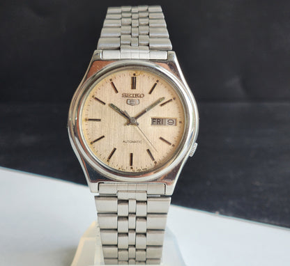 Vintage 1984 Original Seiko 5 Automatic 7009-3171 Black Face 17 Jewels Day-Date Japanese Men's Wrist Watch EG78