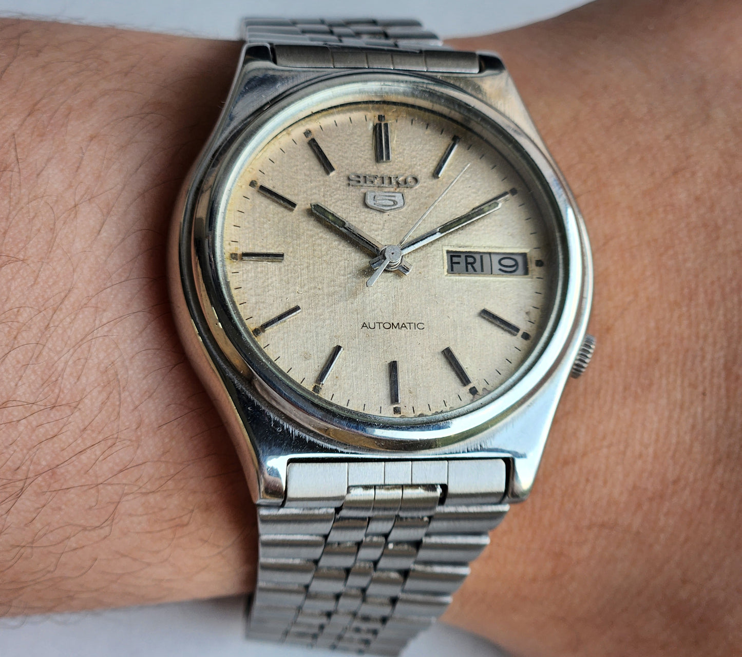 Vintage 1984 Original Seiko 5 Automatic 7009-3171 Black Face 17 Jewels Day-Date Japanese Men's Wrist Watch EG78