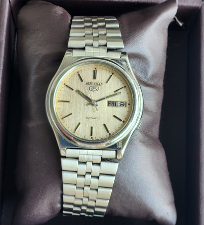Vintage 1984 Original Seiko 5 Automatic 7009-3171 Black Face 17 Jewels Day-Date Japanese Men's Wrist Watch EG78