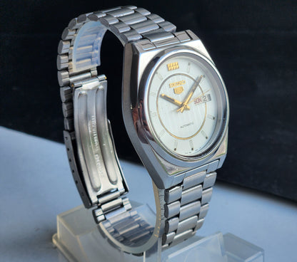 Vintage 1980 Original Seiko 5 Automatic 7009-876A White Face 17 Jewels Day-Date Japanese Men's Wrist Watch EG79