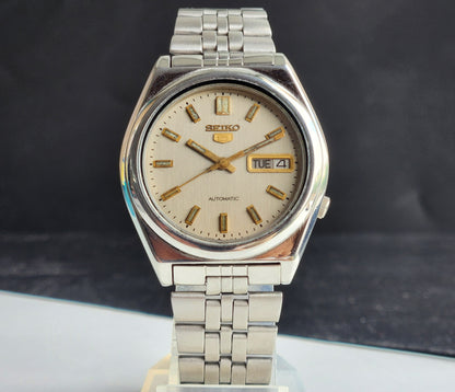 Vintage 1981 Original Seiko 5 Automatic 7009-3161 Grey Face 21 Jewels Day-Date Japanese Men's Wrist Watch EG83