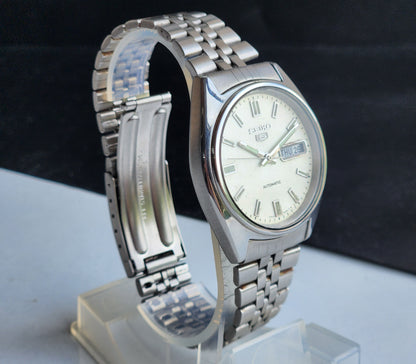 Vintage 1982 Original Seiko 5 Automatic 6309-8840 White Face 17 Jewels Day-Date Japanese Men's Wrist Watch EG84