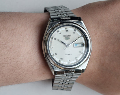 Vintage 1997 Original Seiko 5 Automatic 7S26-8760 White Face 21 Jewels Day-Date Japanese Men's Wrist Watch EG87