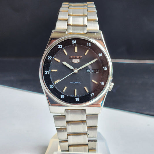 Vintage 1985 Original Seiko 5 Automatic 7009-3161 Black Face 17 Jewels Day-Date Japanese Men's Wrist Watch EG92