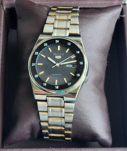 Vintage 1985 Original Seiko 5 Automatic 7009-3161 Black Face 17 Jewels Day-Date Japanese Men's Wrist Watch EG92