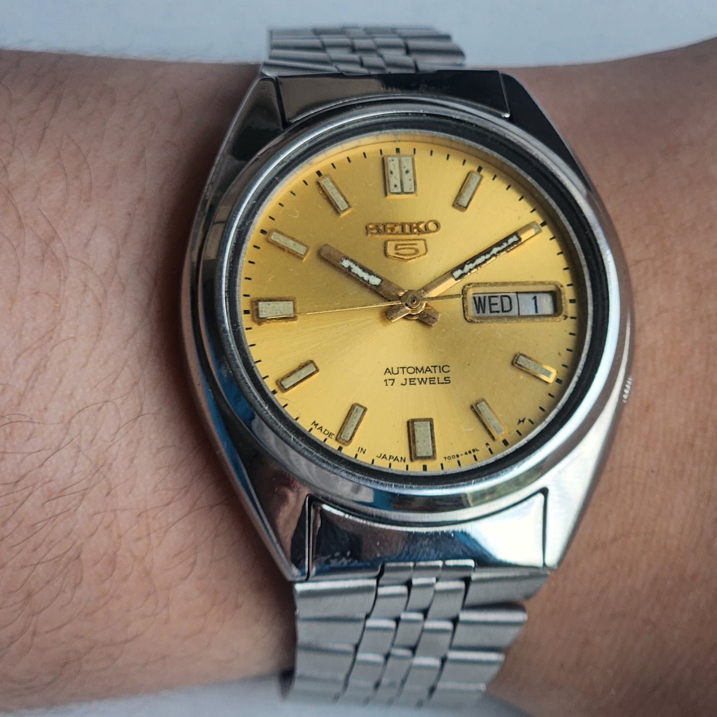 Vintage 1985 Original Seiko 5 Automatic 7009-8740 Golden Face 17 Jewels Day-Date Japanese Men's Wrist Watch EG93