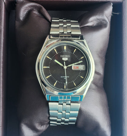 Vintage 1976 Original Seiko 5 Automatic 7009-3040 Black Face 17 Jewels Day-Date Japanese Men's Wrist Watch EG94