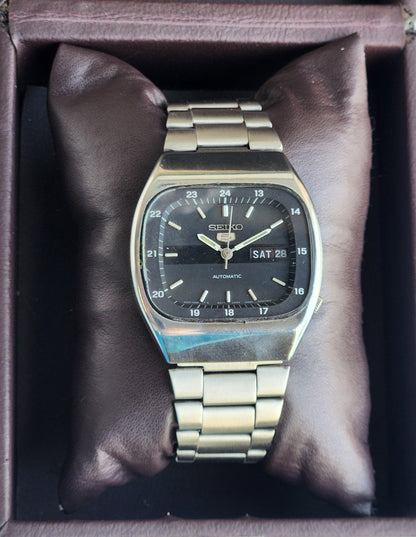 Vintage 1983 Original Seiko 5 Automatic 6309-532A Black Face 17 Jewels Day-Date Japanese Men's Wrist Watch EG103