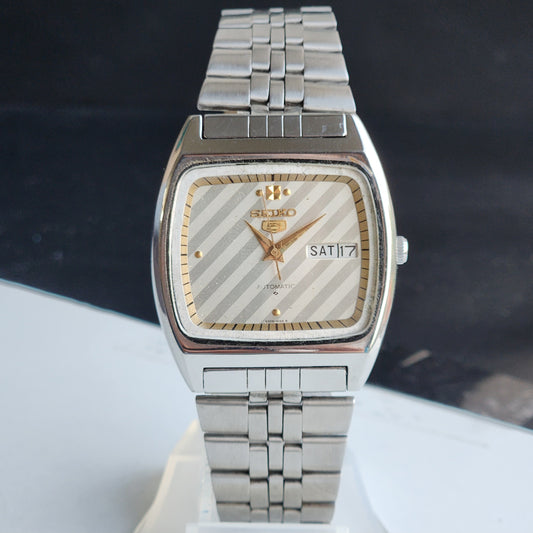 Vintage 1992 Original Seiko 5 Automatic 6349-5000 Silver Face 17 Jewels Day-Date Japanese Men's Wrist Watch EG108