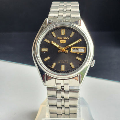 Vintage 1977 Original Seiko 5 Automatic 7019-8180 Silver Face 21 Jewels Day-Date Japanese Men's Wrist Watch EG109