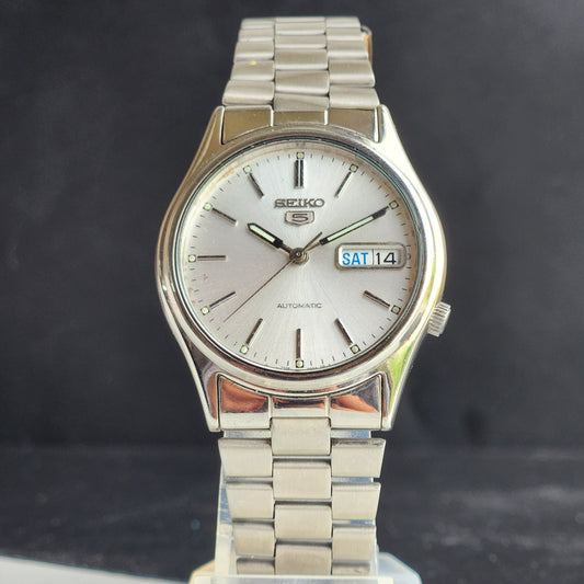 Vintage Original Seiko 5 Automatic 7S26-0490 White Face 21 Jewels Exhibition Back Day-Date Japanese Men's Wrist Watch EG141