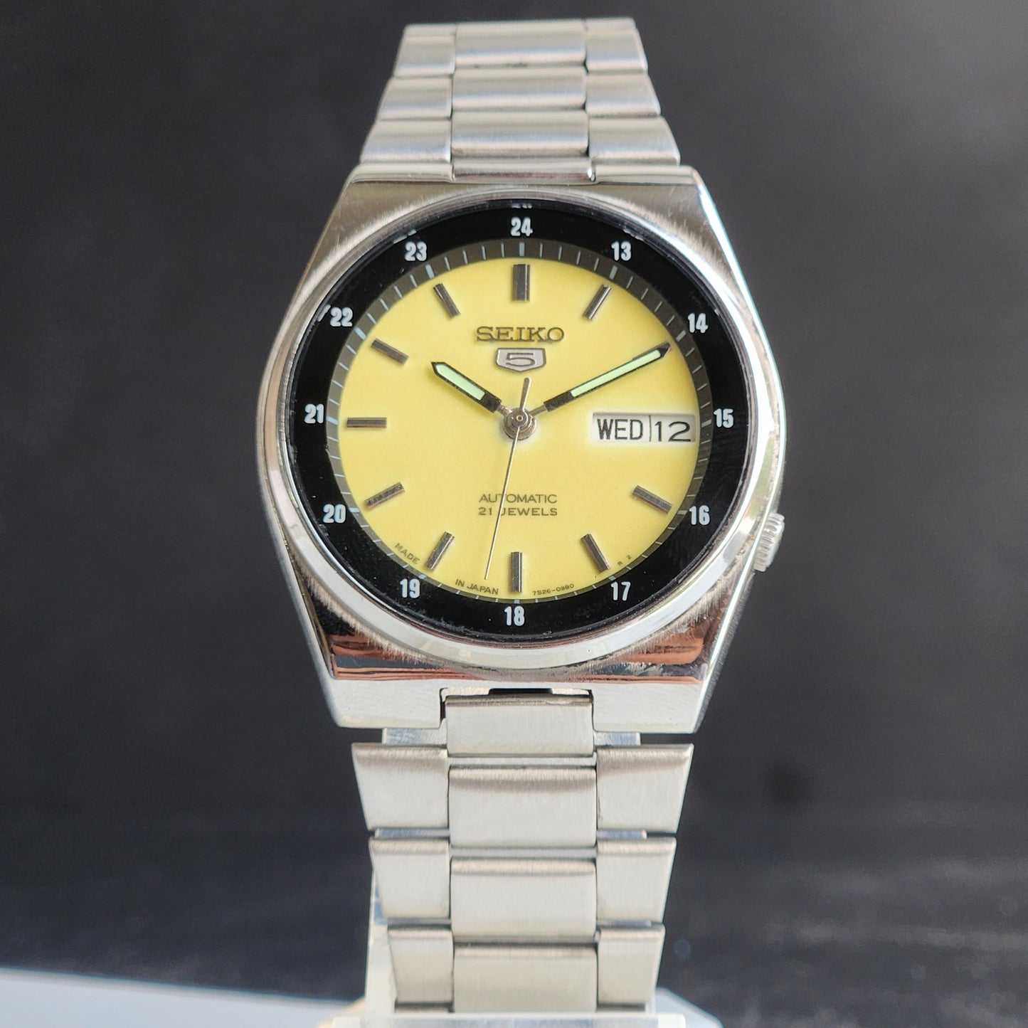 Vintage Original Seiko 5 Automatic 7S26-00R0 Yellow Face 21 Jewels Exhibition Back Day-Date Japanese Men's Wrist Watch EG143