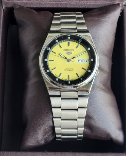 Vintage Original Seiko 5 Automatic 7S26-00R0 Yellow Face 21 Jewels Exhibition Back Day-Date Japanese Men's Wrist Watch EG143