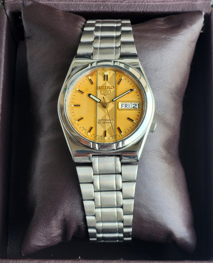 Vintage Original Seiko 5 Automatic 7S26-01Z1 Golden Face 21 Jewels Exhibition Back Day-Date Japanese Men's Wrist Watch EG144