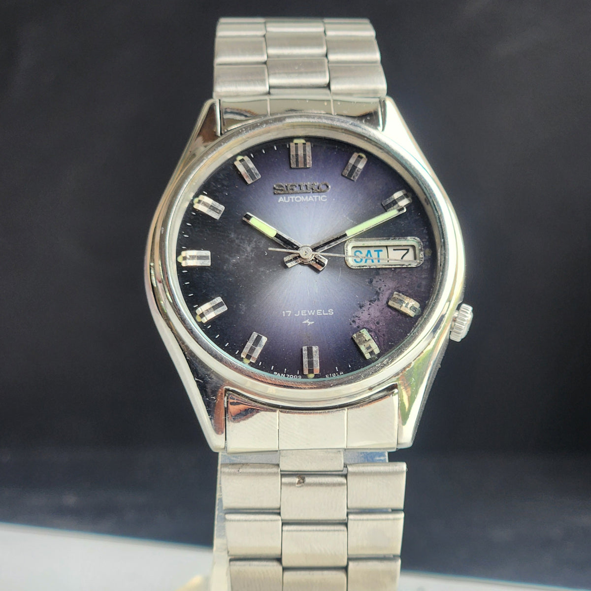 Vintage 1984 Original Seiko 5 Automatic 7009-3200 Blue Face 17 Jewels Day-Date Japanese Men's Wrist Watch EG114