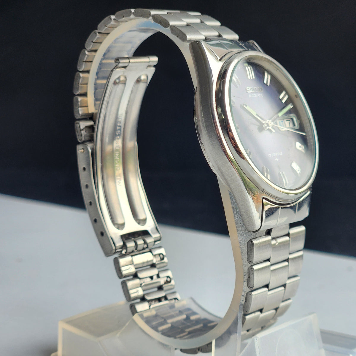 Vintage 1984 Original Seiko 5 Automatic 7009-3200 Blue Face 17 Jewels Day-Date Japanese Men's Wrist Watch EG114