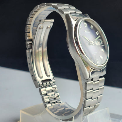 Vintage 1984 Original Seiko 5 Automatic 7009-3200 Blue Face 17 Jewels Day-Date Japanese Men's Wrist Watch EG114