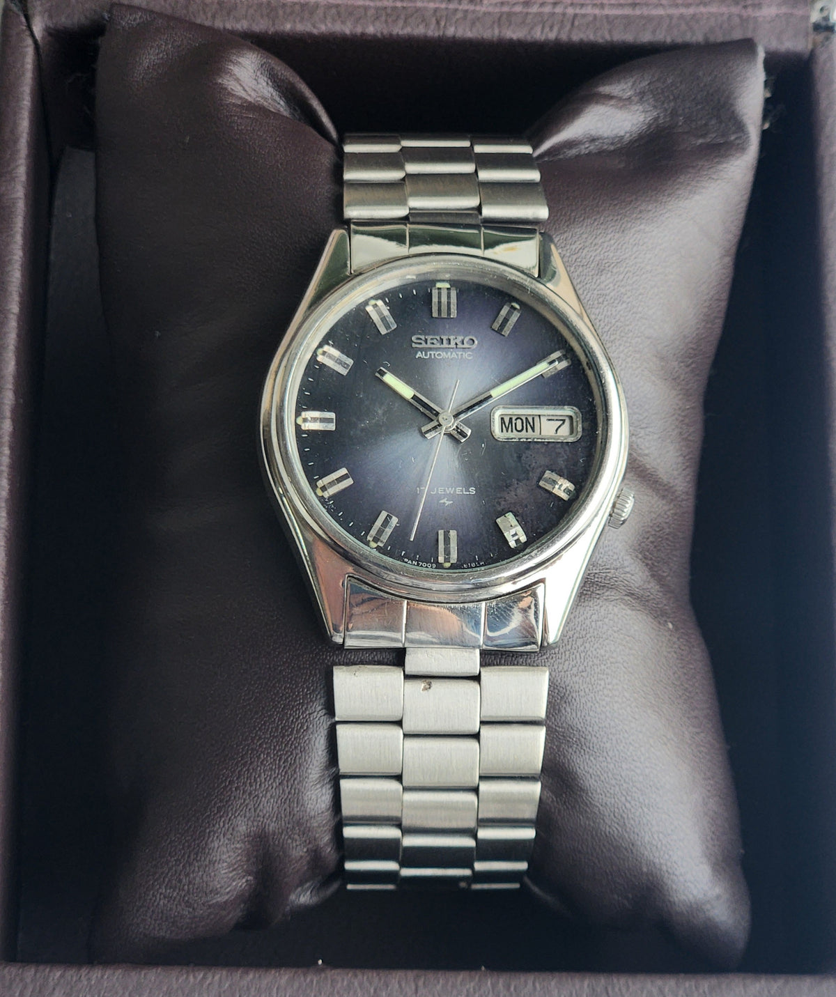 Vintage 1984 Original Seiko 5 Automatic 7009-3200 Blue Face 17 Jewels Day-Date Japanese Men's Wrist Watch EG114