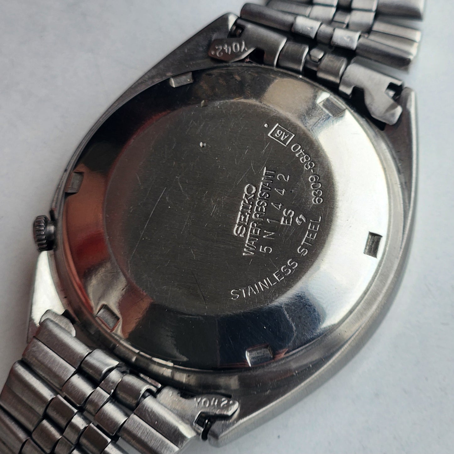 Vintage 1985 Original Seiko 5 Automatic 6309-8840  White Face 17 Jewels Day-Date Japanese Men's Wrist Watch EG120