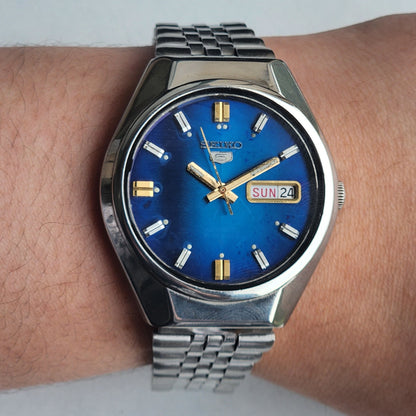 Vintage 1977 Original Seiko 5 Automatic 6319-8050  Blue Face 21 Jewels Day-Date Japanese Men's Wrist Watch EG121