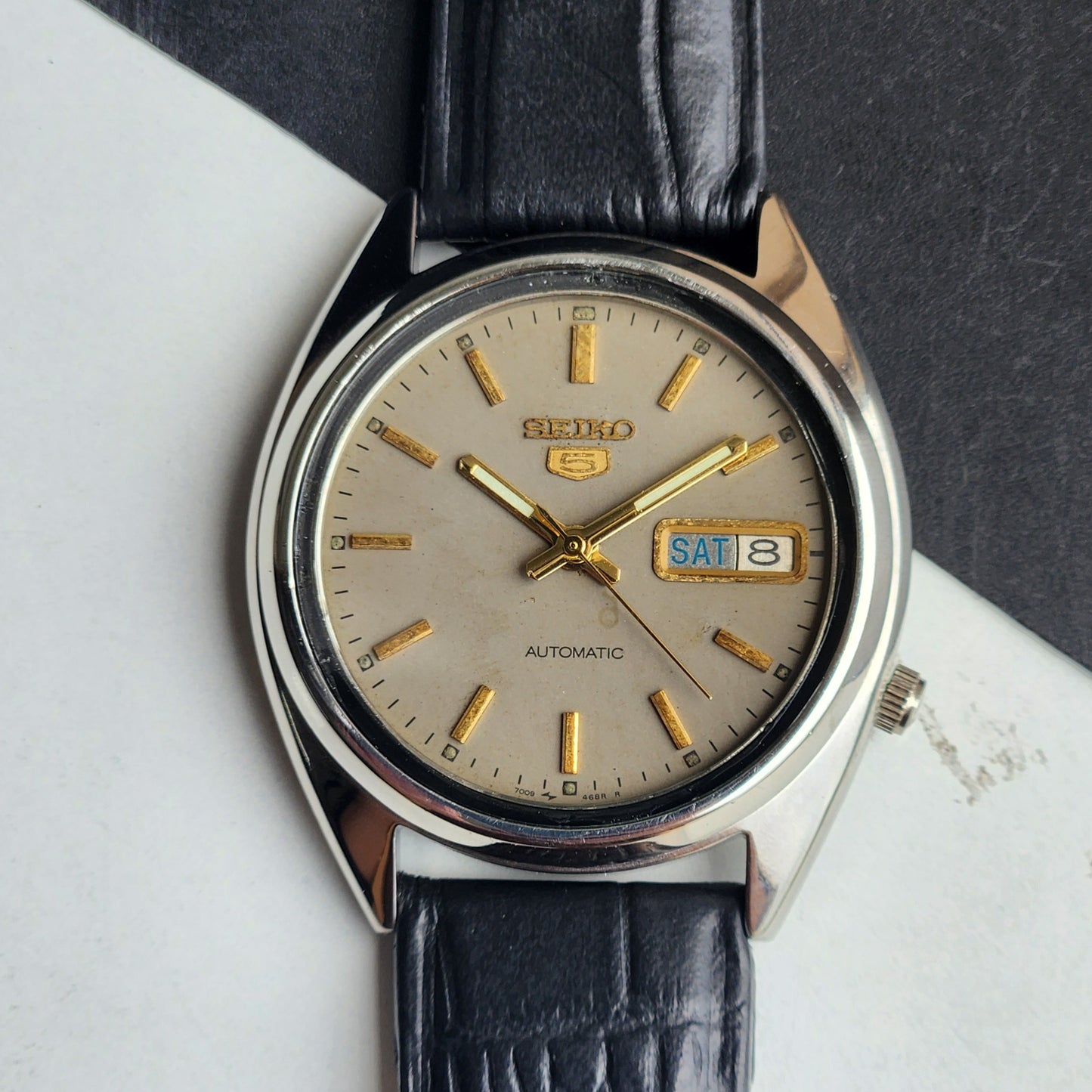 Vintage 1986 Original Seiko 5 Automatic 7009-3131  Grey Face 17 Jewels Day-Date Japanese Men's Wrist Watch EG127