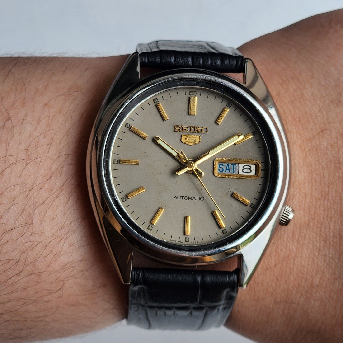Vintage 1986 Original Seiko 5 Automatic 7009-3131  Grey Face 17 Jewels Day-Date Japanese Men's Wrist Watch EG127