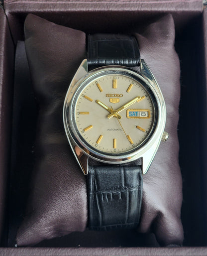 Vintage 1986 Original Seiko 5 Automatic 7009-3131  Grey Face 17 Jewels Day-Date Japanese Men's Wrist Watch EG127