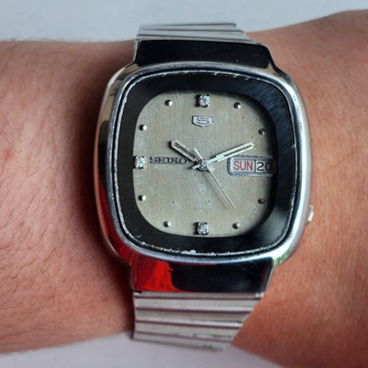 Vintage 1981 Original Seiko 5 Automatic 7009-5150  Black Face 17 Jewels Day-Date Japanese Men's Wrist Watch EG130