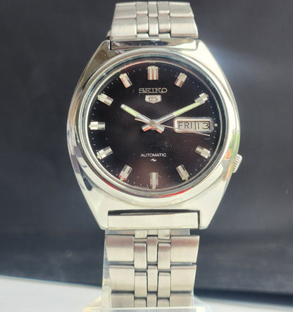 Vintage 1985 Original Seiko 5 Automatic 7009-8331 Black Face 17 Jewels Day-Date Japanese Men's Wrist Watch EG136