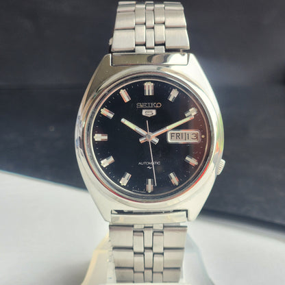 Vintage 1985 Original Seiko 5 Automatic 7009-8331 Black Face 17 Jewels Day-Date Japanese Men's Wrist Watch EG136