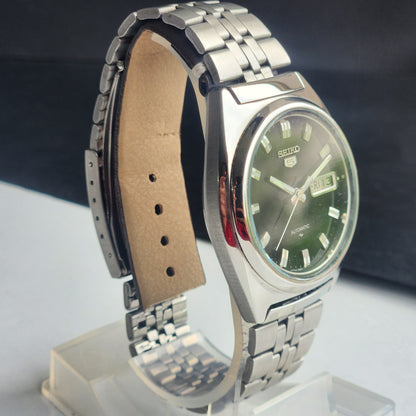 Vintage 1985 Original Seiko 5 Automatic 7009-8331 Black Face 17 Jewels Day-Date Japanese Men's Wrist Watch EG136