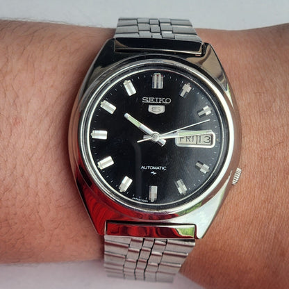 Vintage 1985 Original Seiko 5 Automatic 7009-8331 Black Face 17 Jewels Day-Date Japanese Men's Wrist Watch EG136