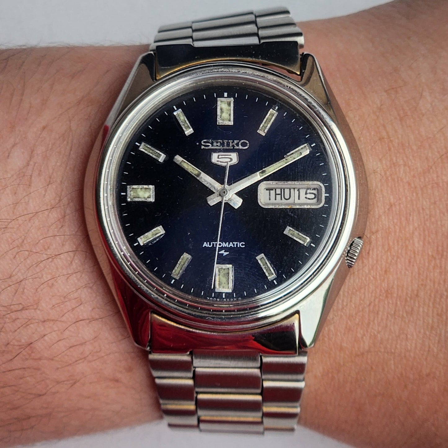 Vintage 1983 Original Seiko 5 Automatic 7009-4040 Blue Face 17 Jewels Day-Date Japanese Men's Wrist Watch EG137