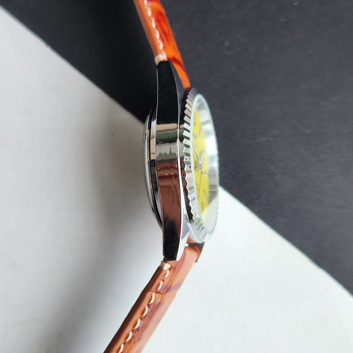 Vintage MOD HMT Kohinoor Hand Winding 17 Jewels Yellow Face Fluted Bezel Brown Leather strap Men's Wrist Watch G31