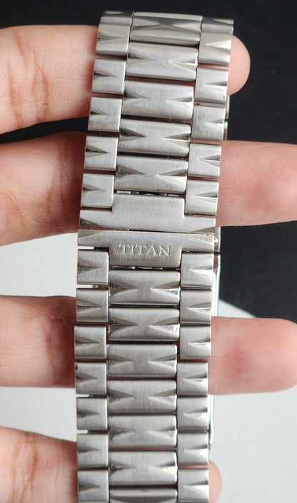 Original TITAN EDGE 1296SBB31 Rectangular White Face 23MM Case Men's Watch G88