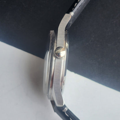 Vintage HMT Janata Devanagari Hand Winding 17 Jewels Black Face 35MM Silver Case Black Leather Strap Men's Wrist Watch G62