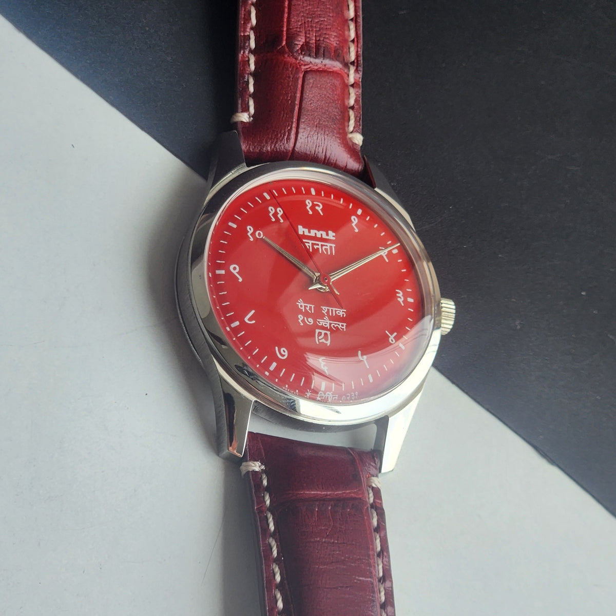 Vintage MOD HMT Janata Devanagari Hand Winding 17 Jewels Red Face 35MM Silver Case Red Leather Strap Men's Wrist Watch G63