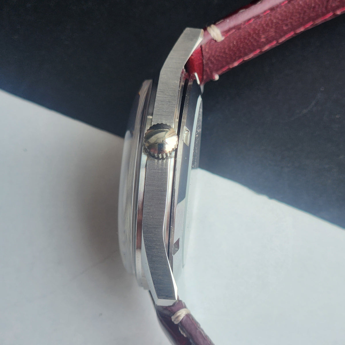 Vintage MOD HMT Janata Devanagari Hand Winding 17 Jewels Red Face 35MM Silver Case Red Leather Strap Men's Wrist Watch G63