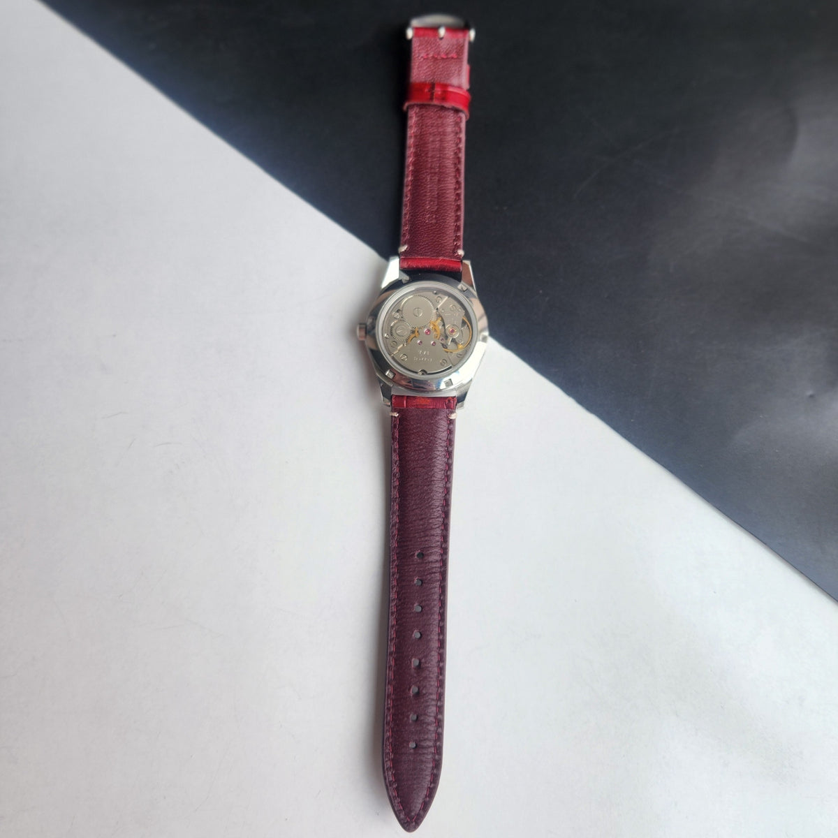 Vintage MOD HMT Janata Devanagari Hand Winding 17 Jewels Red Face 35MM Silver Case Red Leather Strap Men's Wrist Watch G63