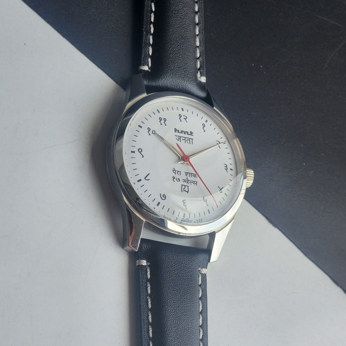 Vintage MOD HMT Janata Devanagari Hand Winding 17 Jewels White Face 35MM Silver Case Black Leather Strap Men's Wrist Watch G64