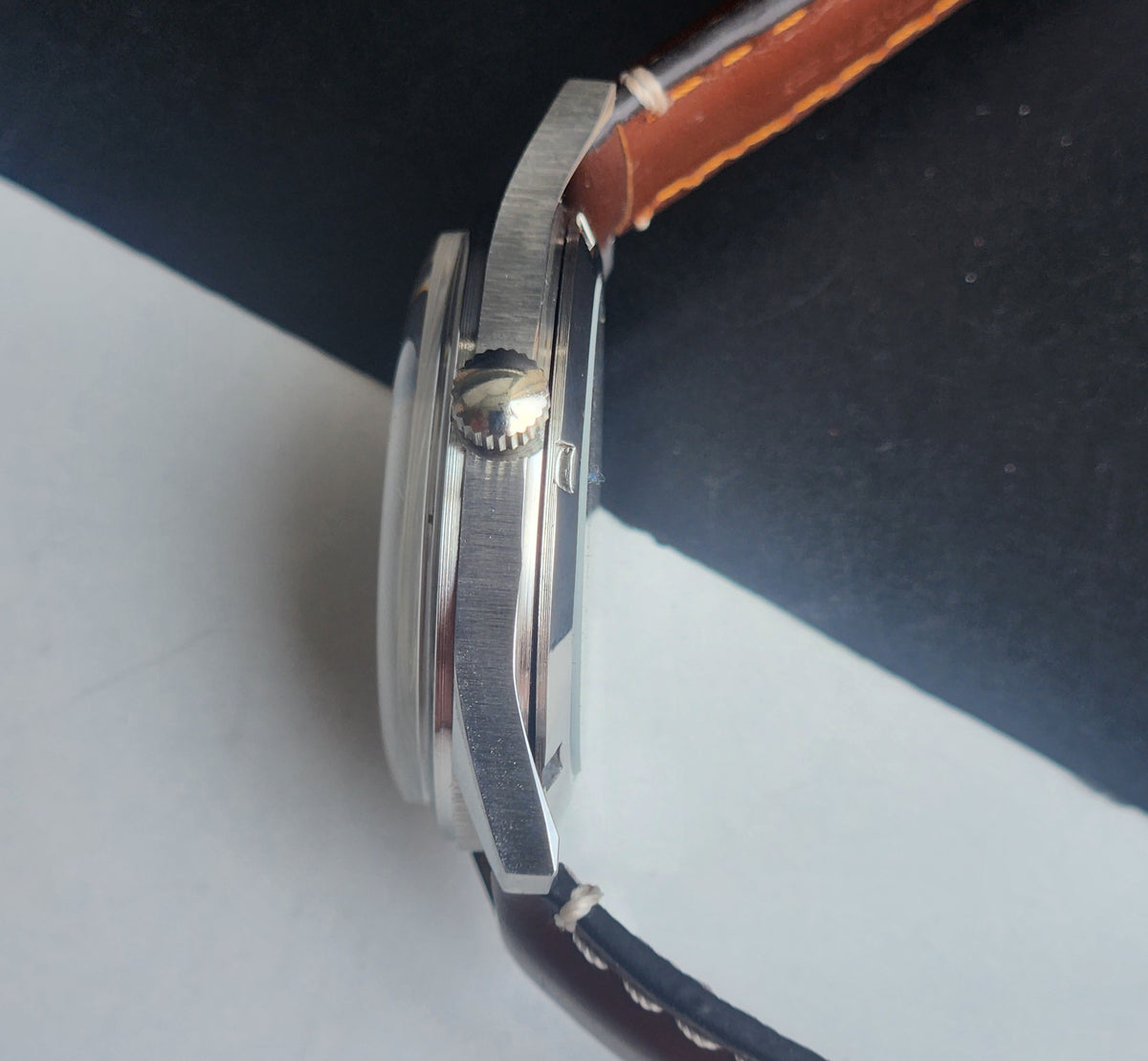 Vintage MOD HMT Janata Devanagari Hand Winding 17 Jewels Yellow Face 35MM Silver Case Brown Leather Strap Men's Wrist Watch G66