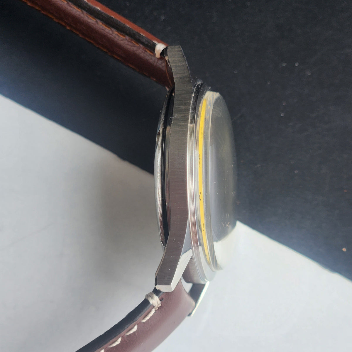 Vintage MOD HMT Janata Devanagari Hand Winding 17 Jewels Yellow Face 35MM Silver Case Brown Leather Strap Men's Wrist Watch G66