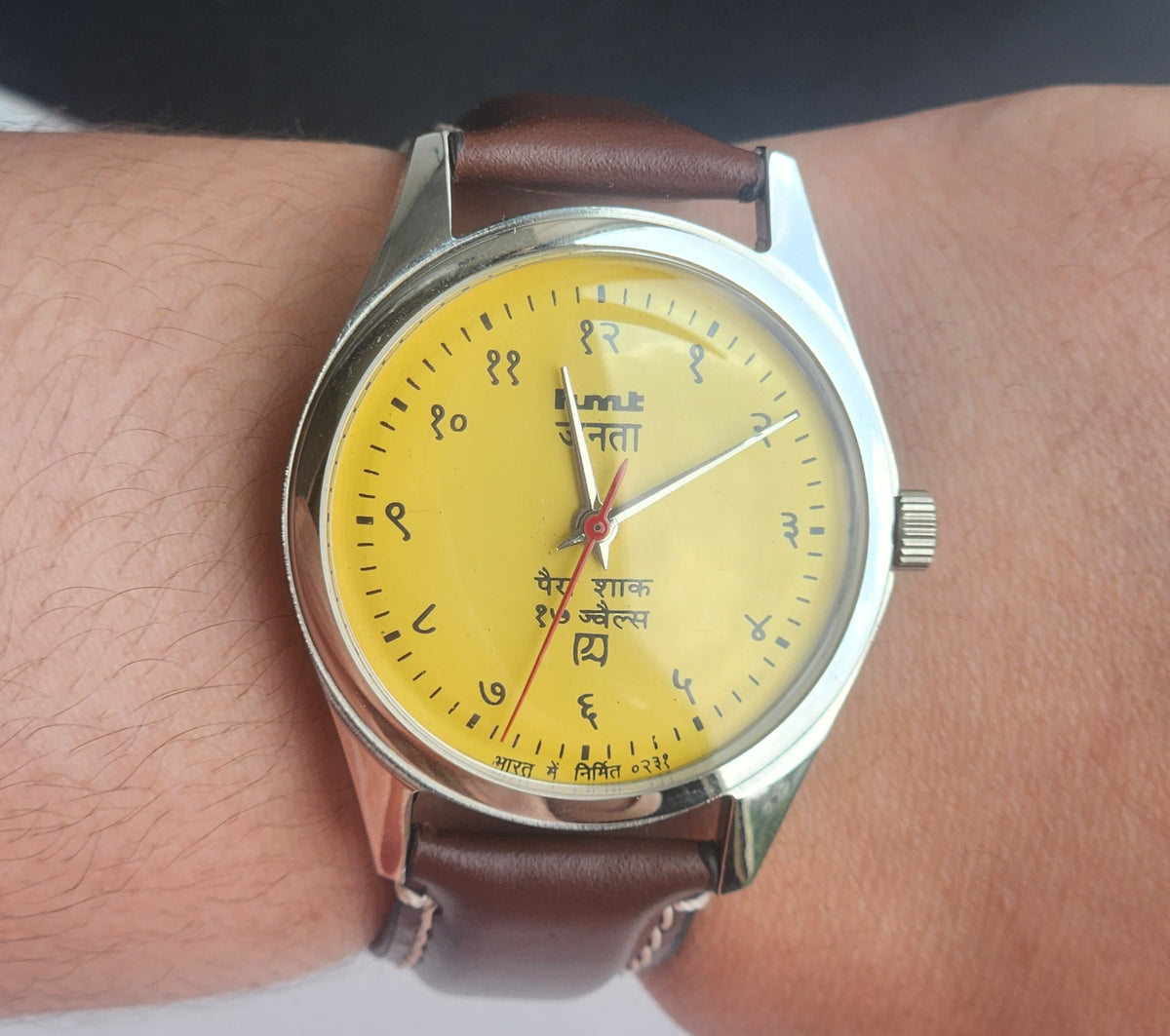 Vintage MOD HMT Janata Devanagari Hand Winding 17 Jewels Yellow Face 35MM Silver Case Brown Leather Strap Men's Wrist Watch G66